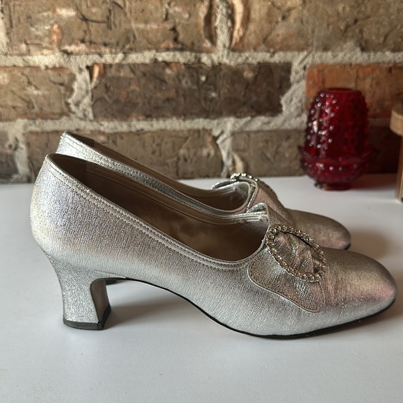 Vintage Thom McAn Silver Heel - Picture 11 of 11